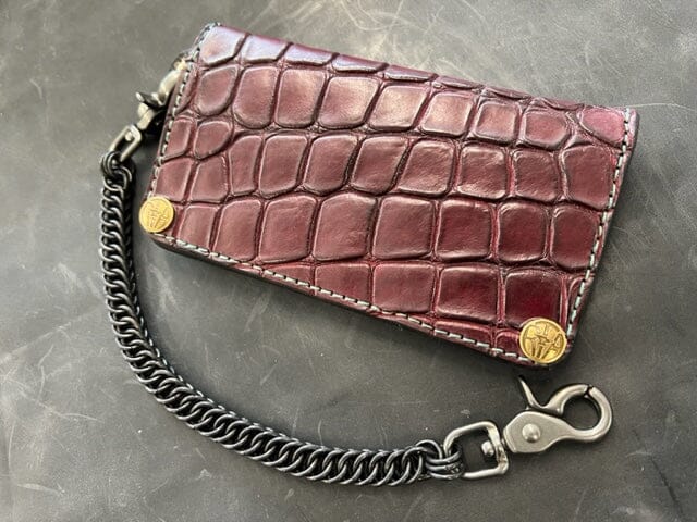 The Timeless Appeal of Chain Wallets: A Fashion Statement with Functionality