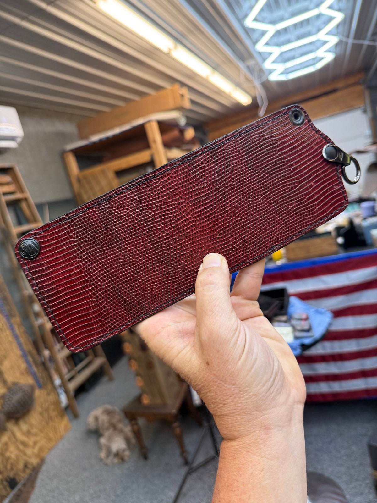 5G Bifold Chain Wallet - BloodRed Lizard