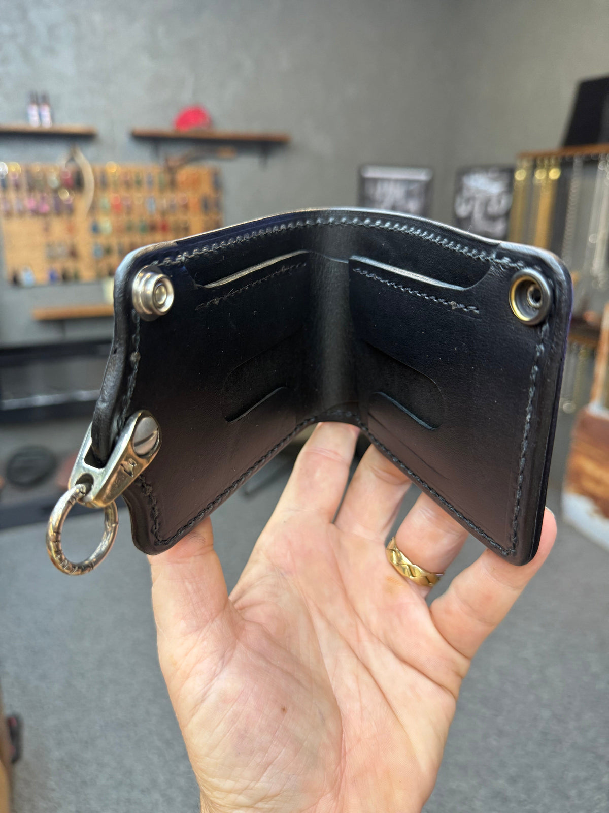 5G Bifold Leather Chain Wallet - Chocolate Hippo
