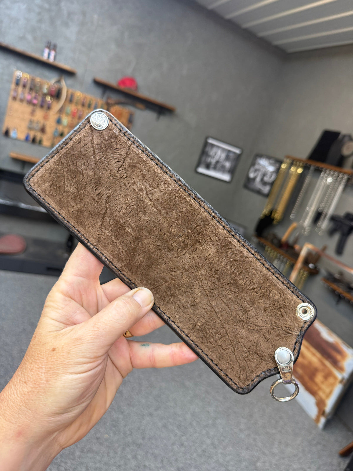 5G Bifold Leather Chain Wallet - Chocolate Hippo