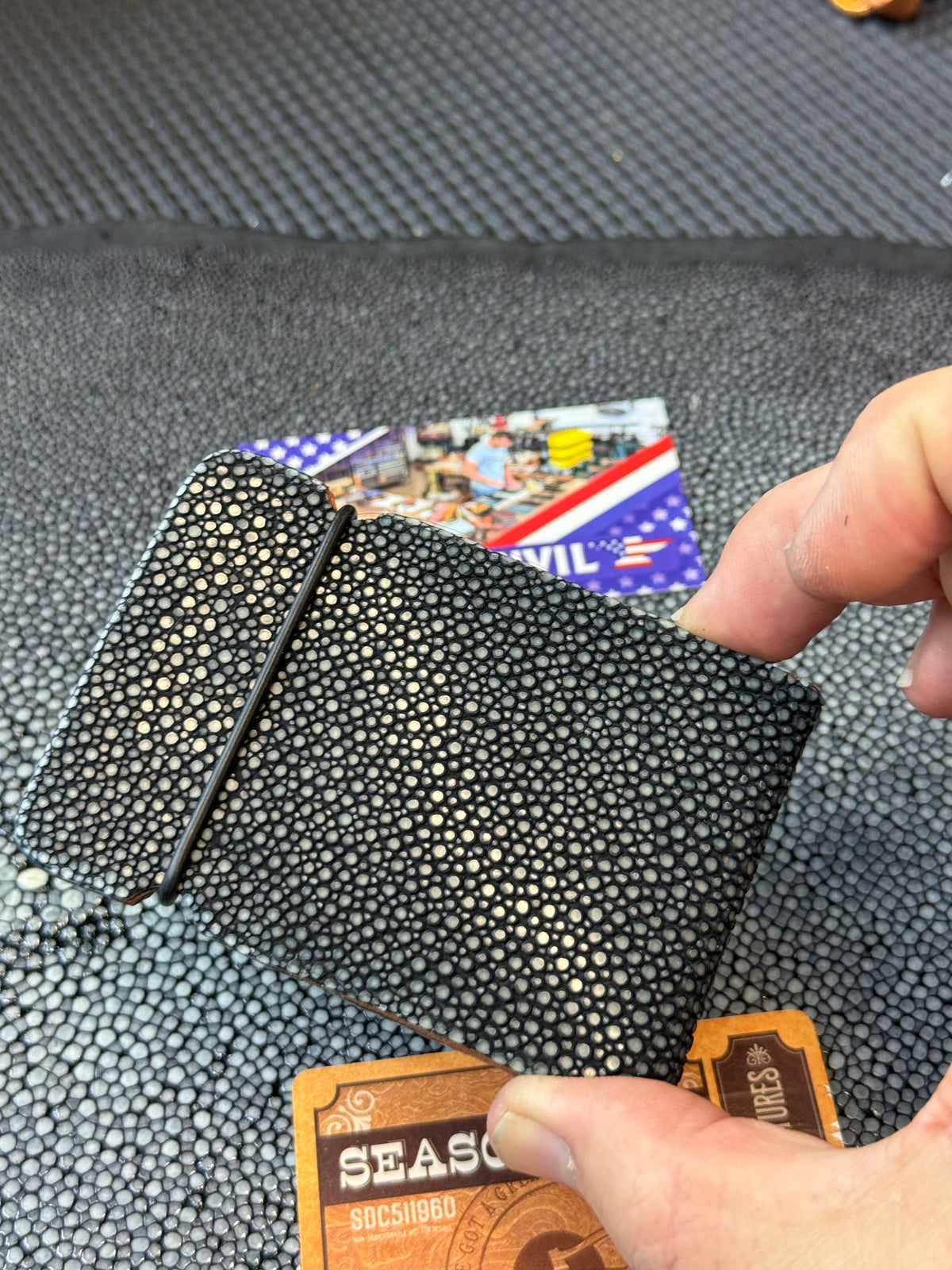 RTAnvil Cash Wrap Wallet - GunMetal Black Stingray