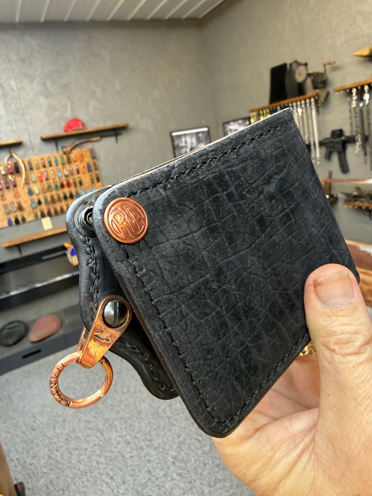 Anvil 5G Bifold Leather Chain Wallet - Black Hippo