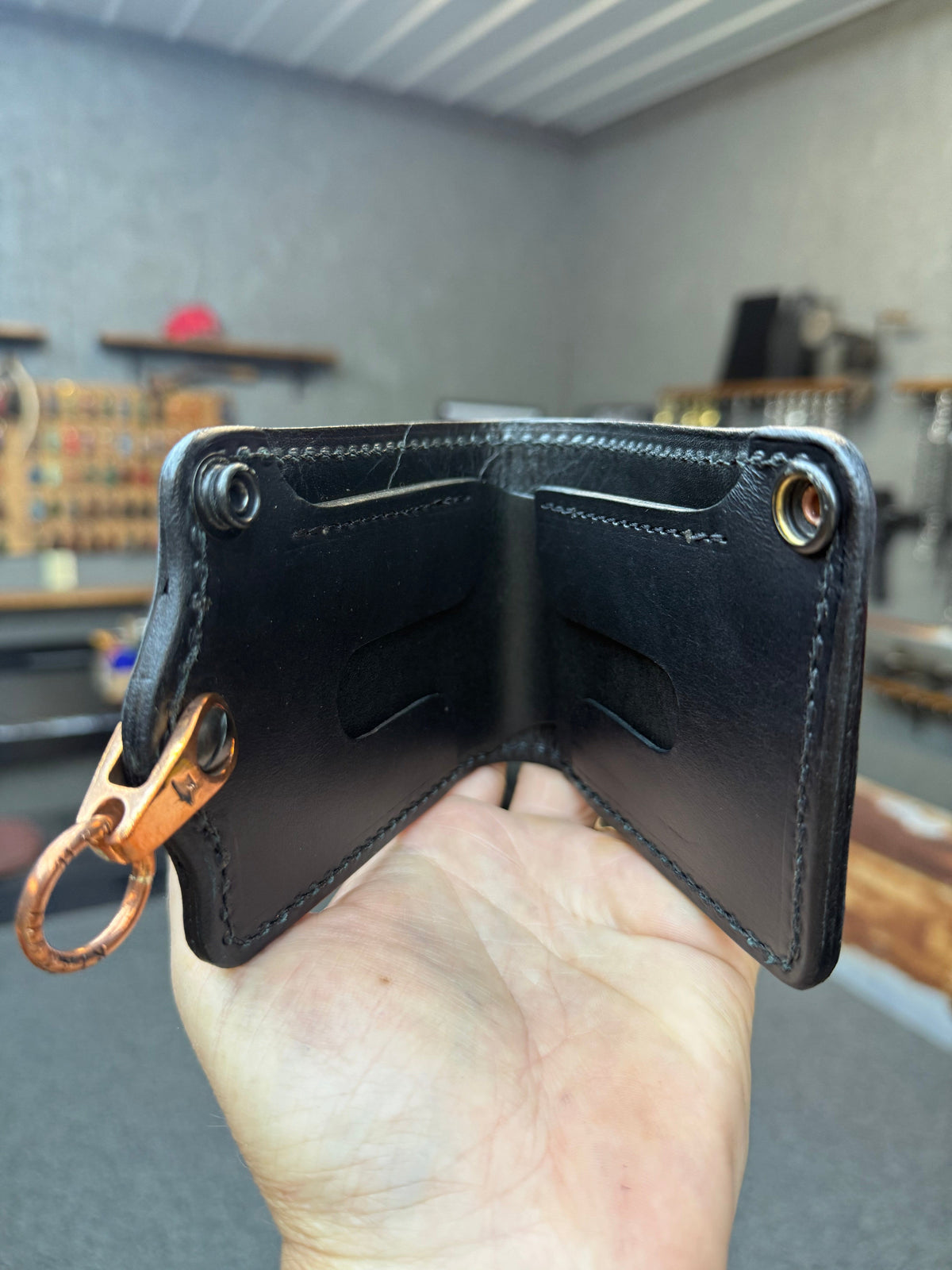 Anvil 5G Bifold Leather Chain Wallet - Black Hippo