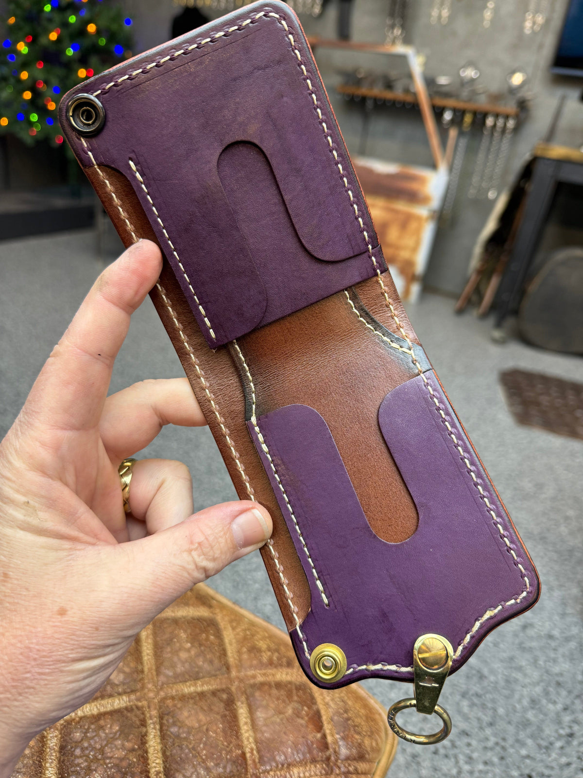 ANVIL 5G Bifold Leather Chain Wallet - Clay Alligator - Anvil Customs