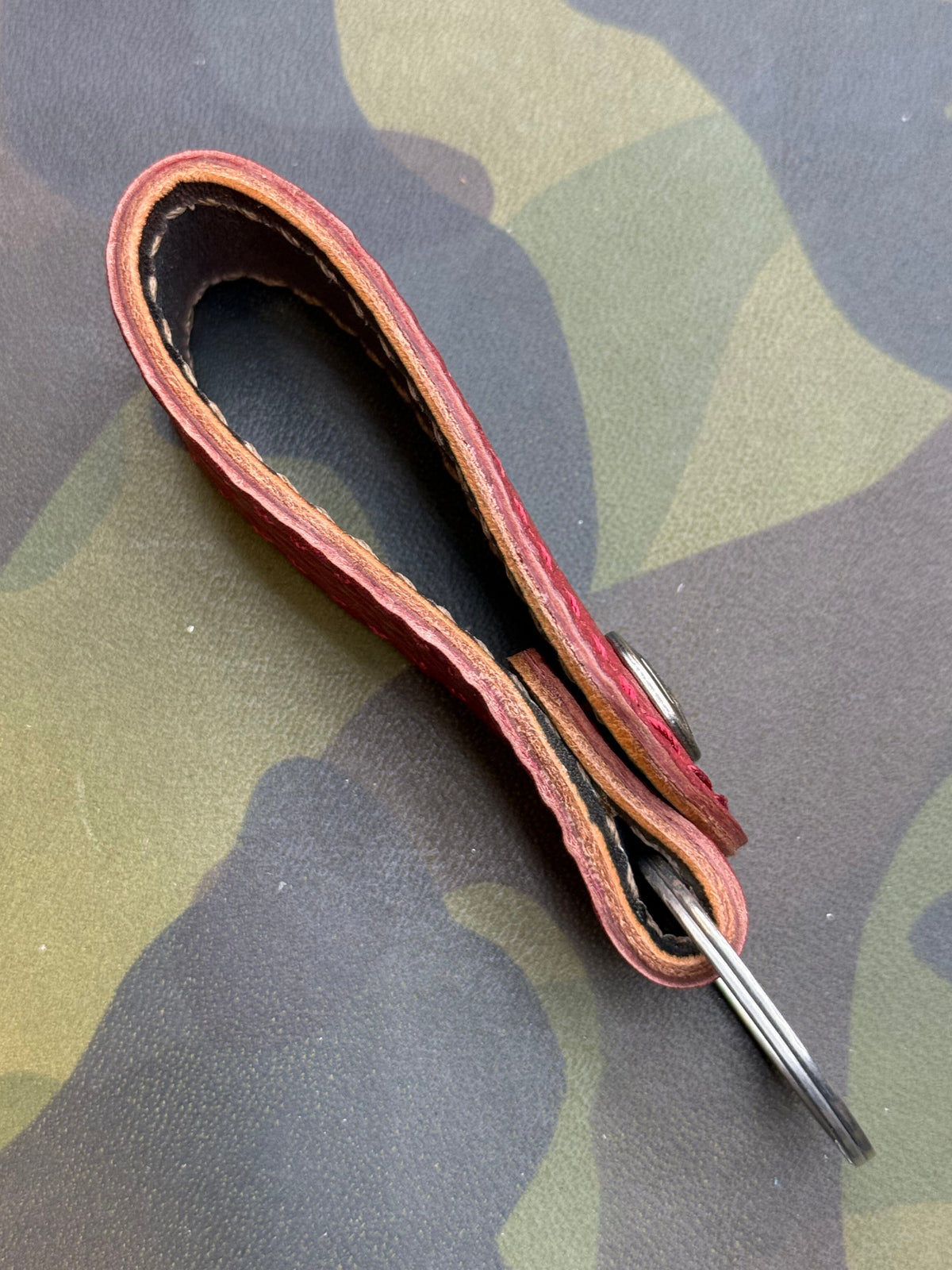 Leather Loop - Red Shark