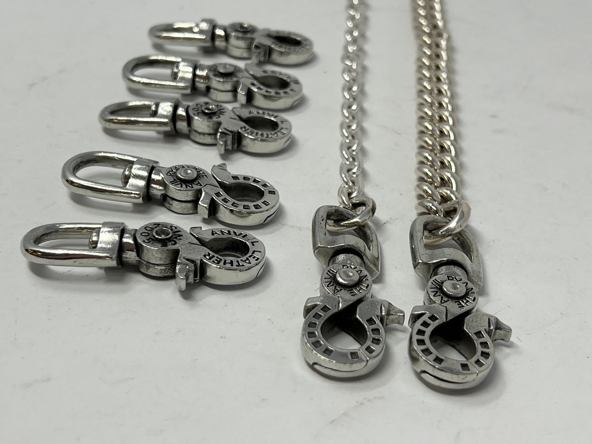 Lucky Horseshoe Wallet Chain Clasp - White Brass