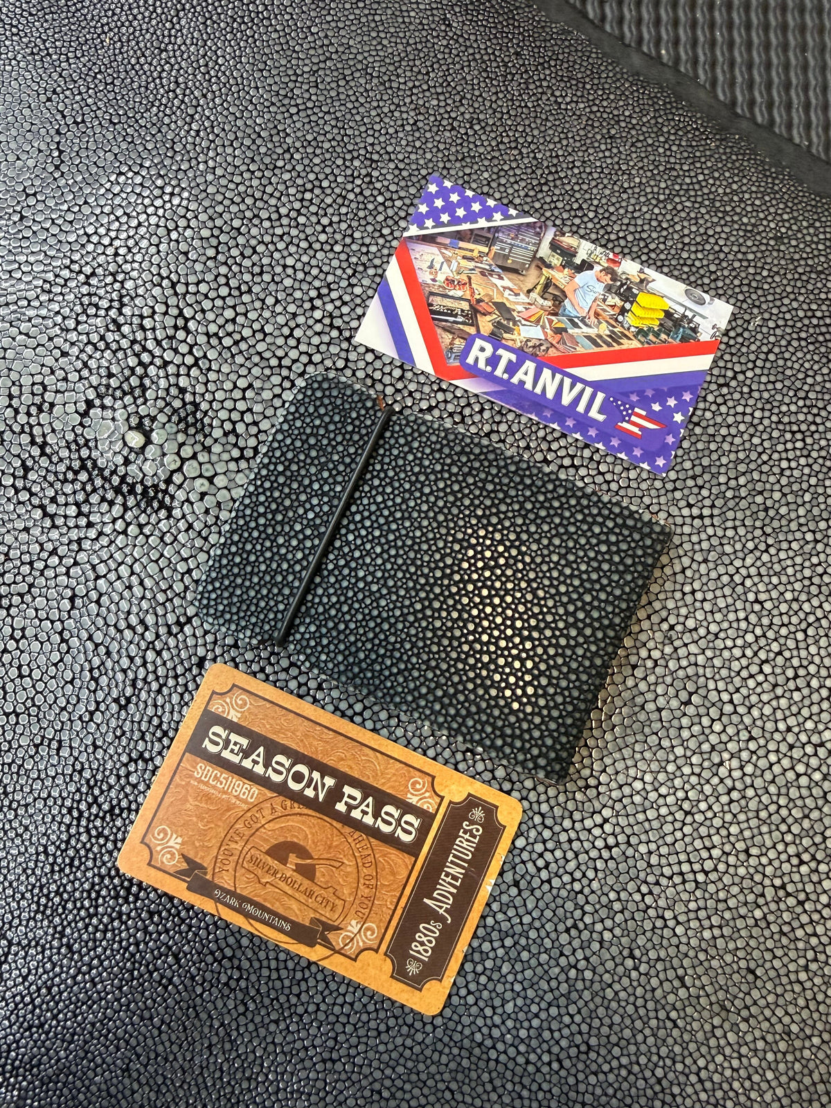 RTAnvil Cash Wrap Wallet - GunMetal Black Stingray