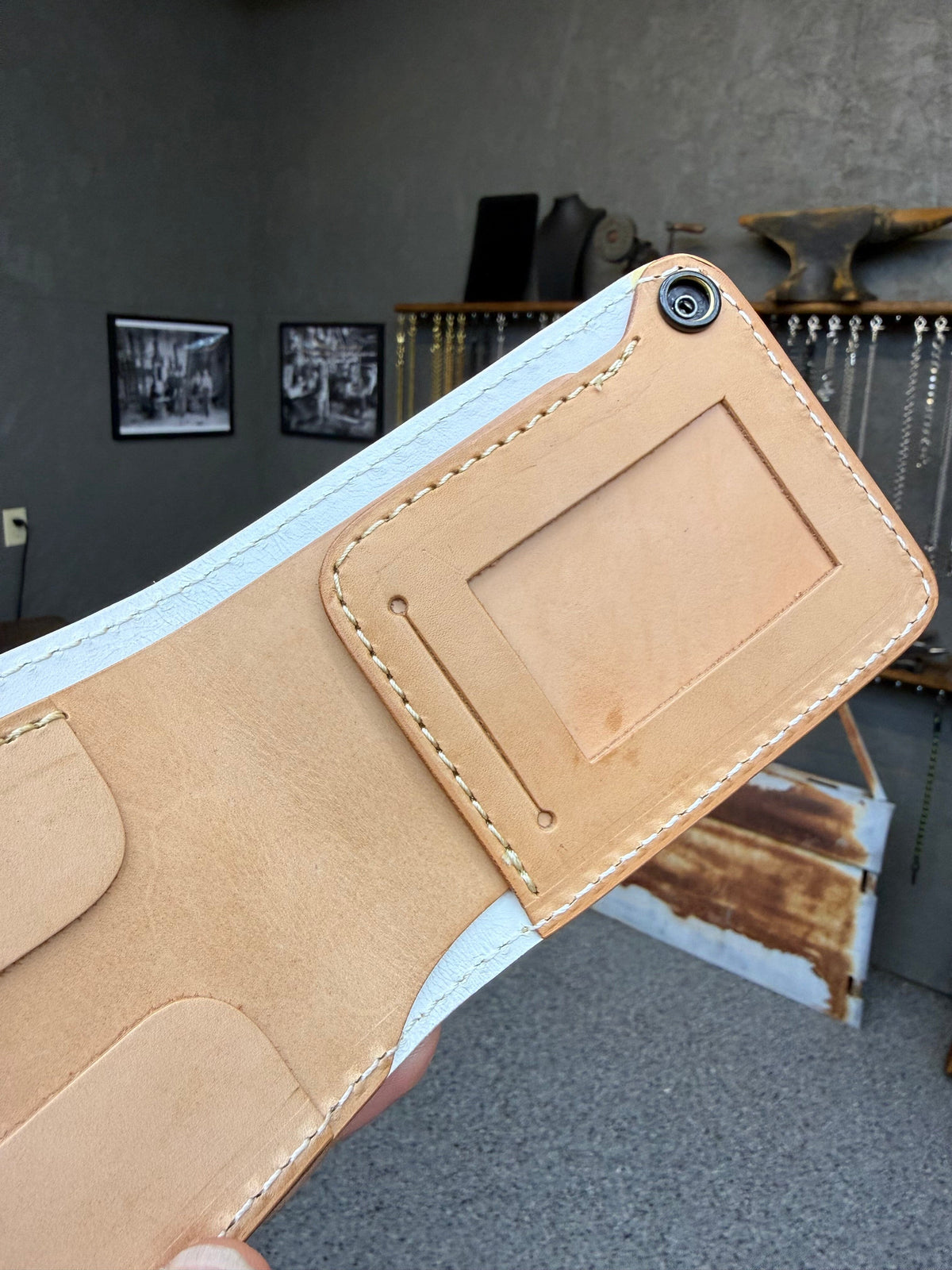 Standard Bifold Chain Wallet - White/Yellow Alligator