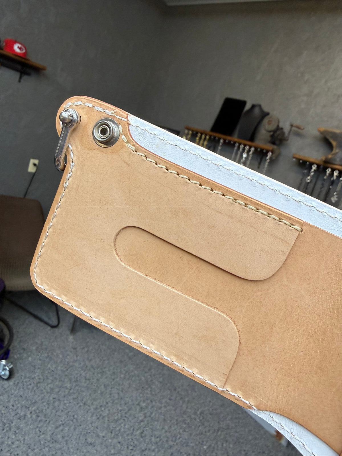 Standard Bifold Chain Wallet - White/Yellow Alligator