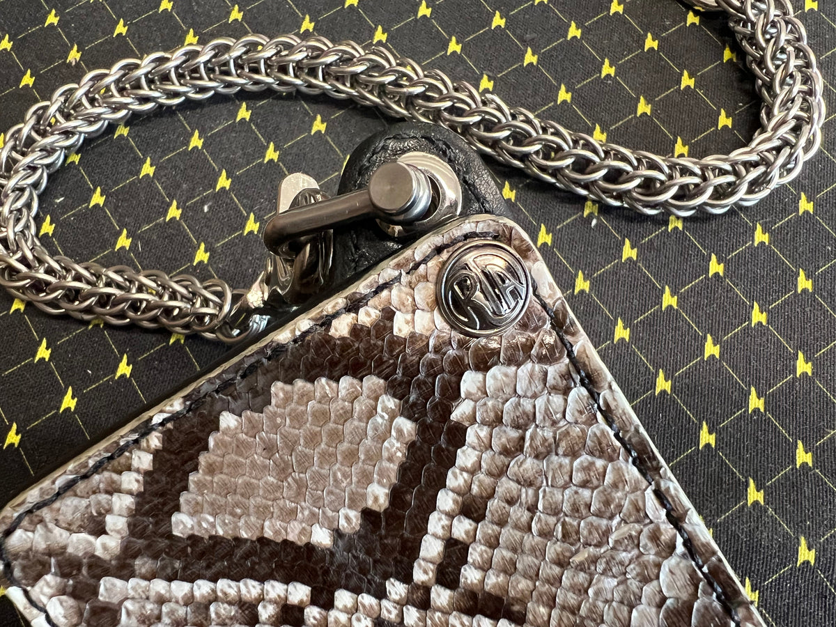 Wallet on Chain Leather Pattern